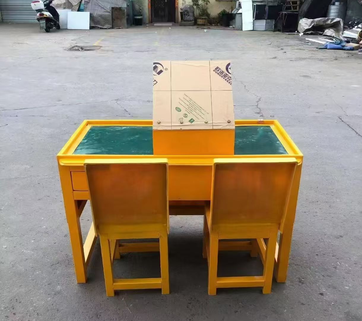 新沂防静电导通桌井下煤矿火工品发放桌：危险品流转的安全守护者